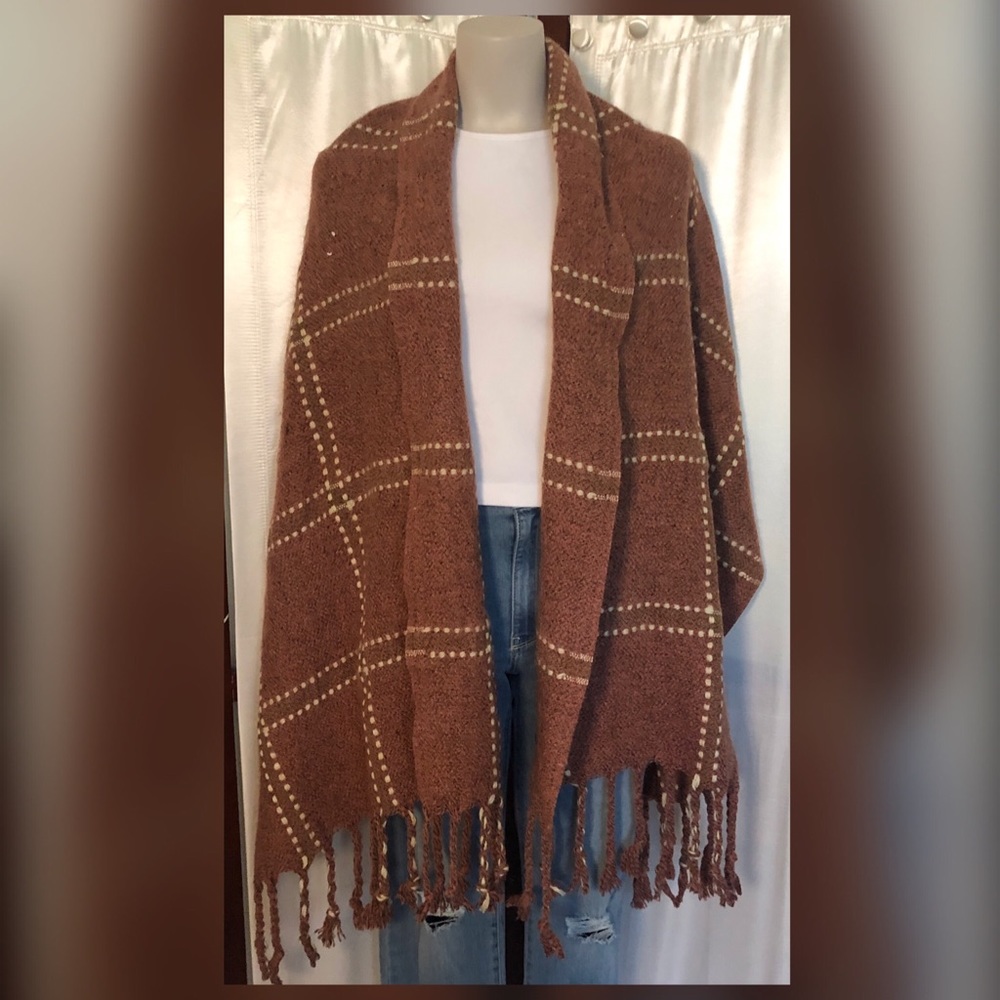 Adorable fringe wrap/scarf